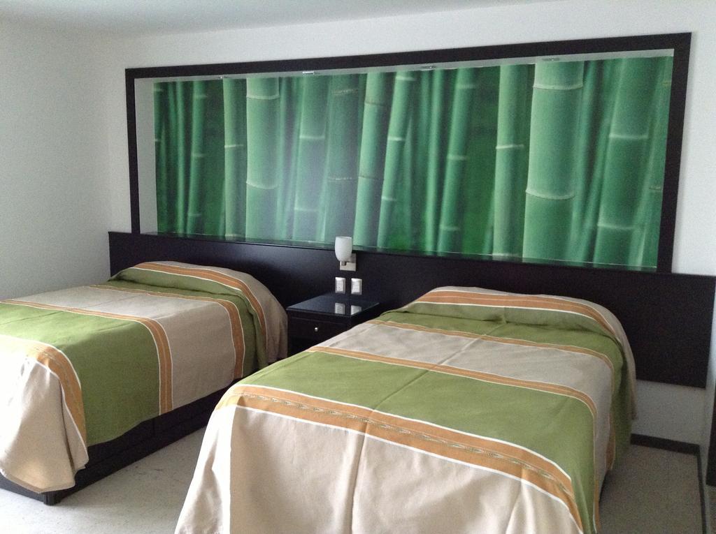 Los Faroles Hotel Uruapan (Michoacan) Værelse billede