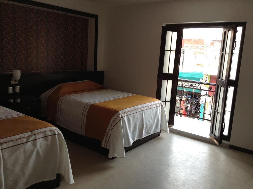 Los Faroles Hotel Uruapan (Michoacan) Værelse billede