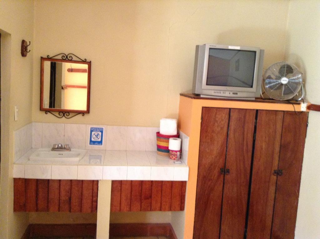 Los Faroles Hotel Uruapan (Michoacan) Værelse billede