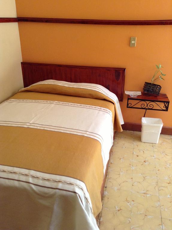 Los Faroles Hotel Uruapan (Michoacan) Værelse billede