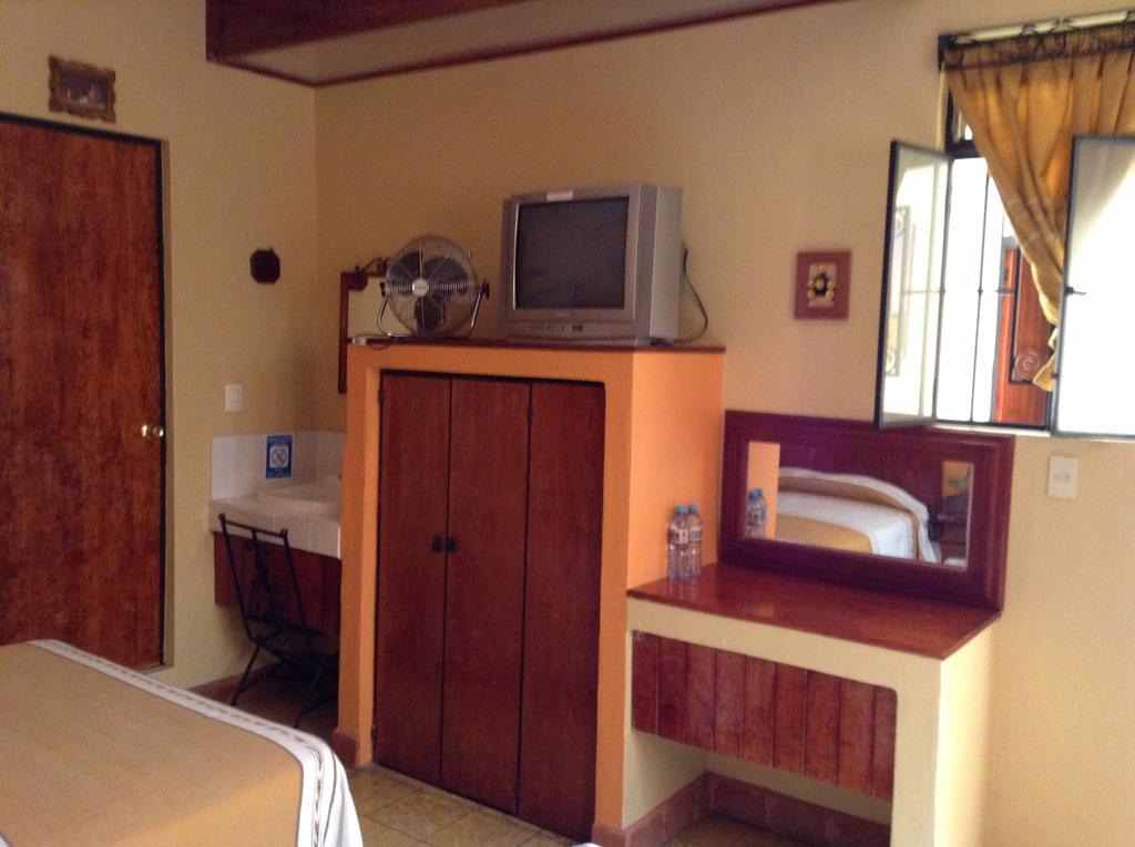 Los Faroles Hotel Uruapan (Michoacan) Eksteriør billede